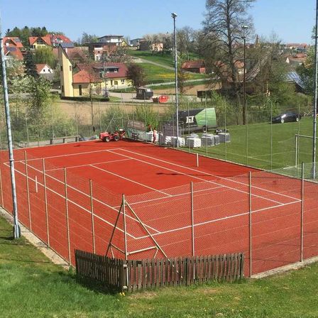 Bild enthält, Car, Transportation, Vehicle, Person, Sport, Tennis