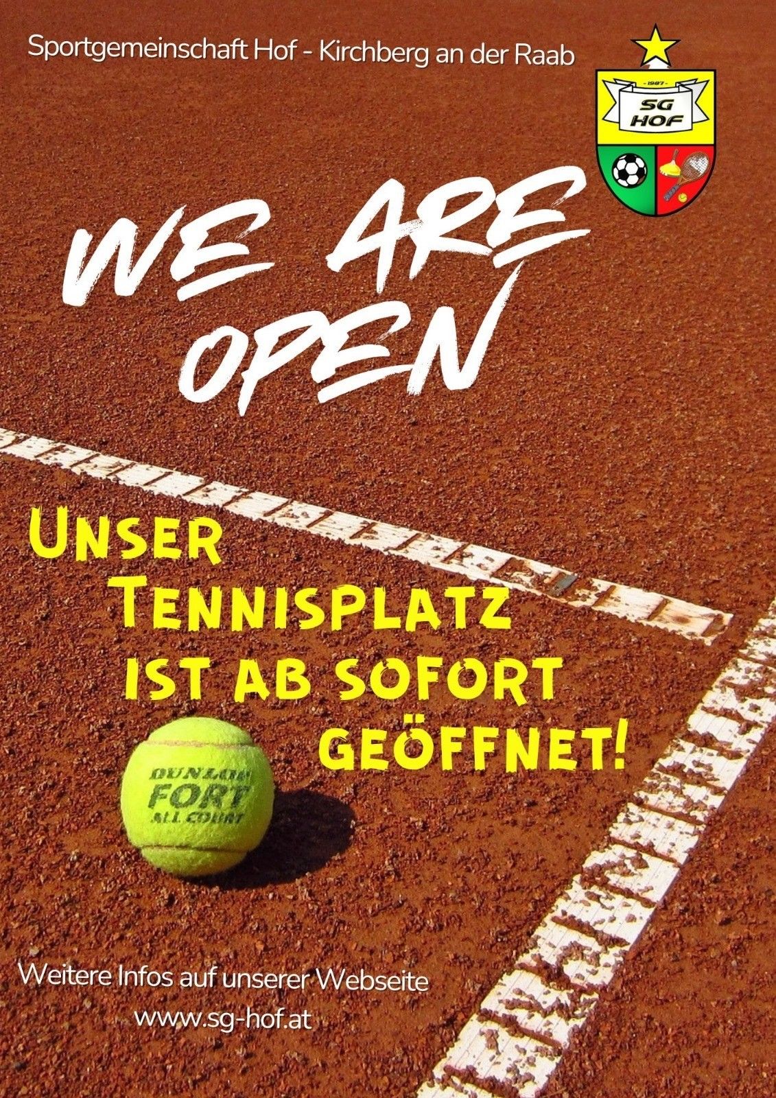 Plakat mit Text: 'Wir sind offen', Tennisplatz und einem Tennisball.