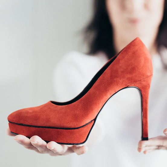 Bild enthält, Clothing, Footwear, High Heel, Shoe, Adult, Female, Person, Woman, Head