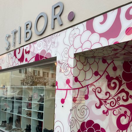 Bild enthält, Architecture, Building, Shop, Shoe Shop