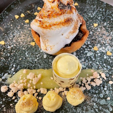 Bild enthält, Food, Food Presentation, Meat, Pork, Cream, Dessert, Sundae, Cup