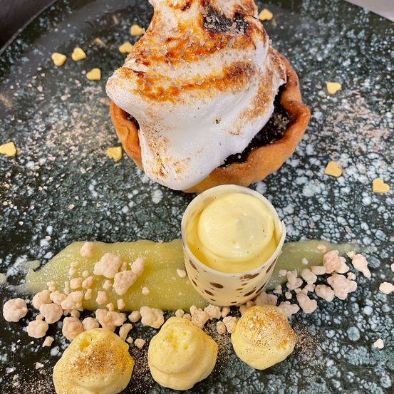 Bild enthält, Food, Food Presentation, Meat, Pork, Cream, Dessert, Sundae, Cup