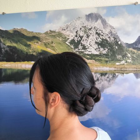 Bild enthält, Adult, Female, Person, Woman, Hair, Face, Head, Neck