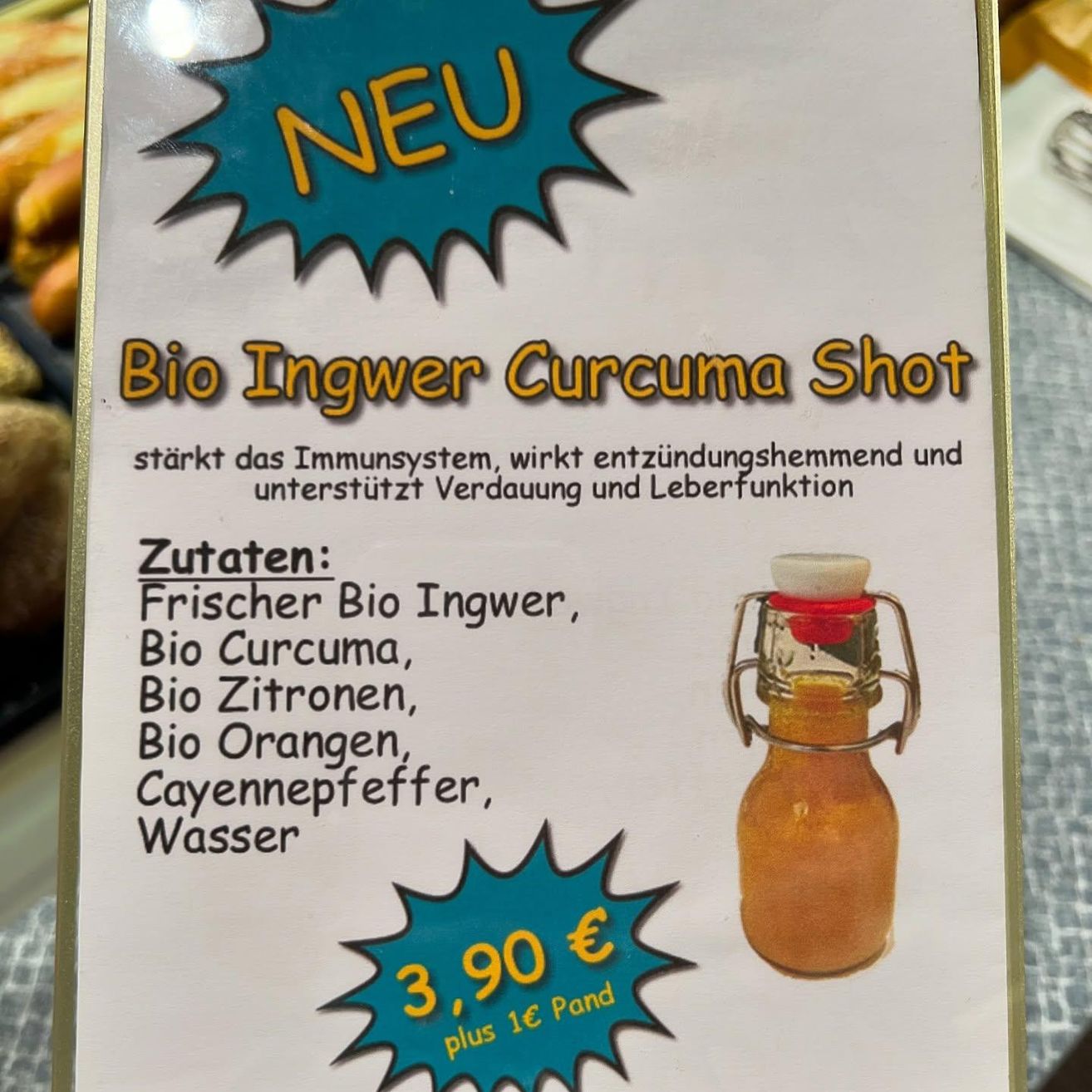 Ein neues Produkt, Bio Ingwer Curcuma Shot, stärkt das Immunsystem, wirkt entzündungshemmend und unterstützt Verdauung und Leberfunktion. Zutaten sind Bio Ingwer, Bio Curcuma, Bio Zitronen, Bio Orangen, Cayennepfeffer und Wasser. Der Preis beträgt 3,90 Euro plus 1 Euro Pfand.