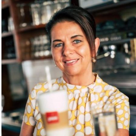 Bild enthält, Face, Happy, Head, Person, Smile, Adult, Female, Woman