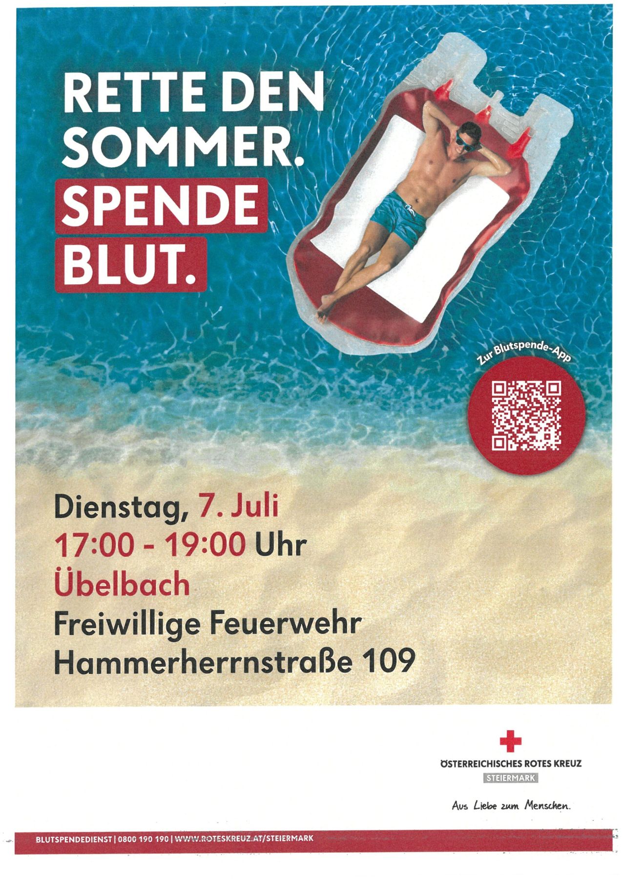 Eine Anzeige für eine Blutspende-Veranstaltung. Ein Mann liegt auf einer aufblasbaren Matratze im Pool. QR-Code vorhanden. Datum: 7. Juli, 17:00-19:00 Uhr. Ort: Uebelbach. Adresse: Hammerherrenstraße 109.