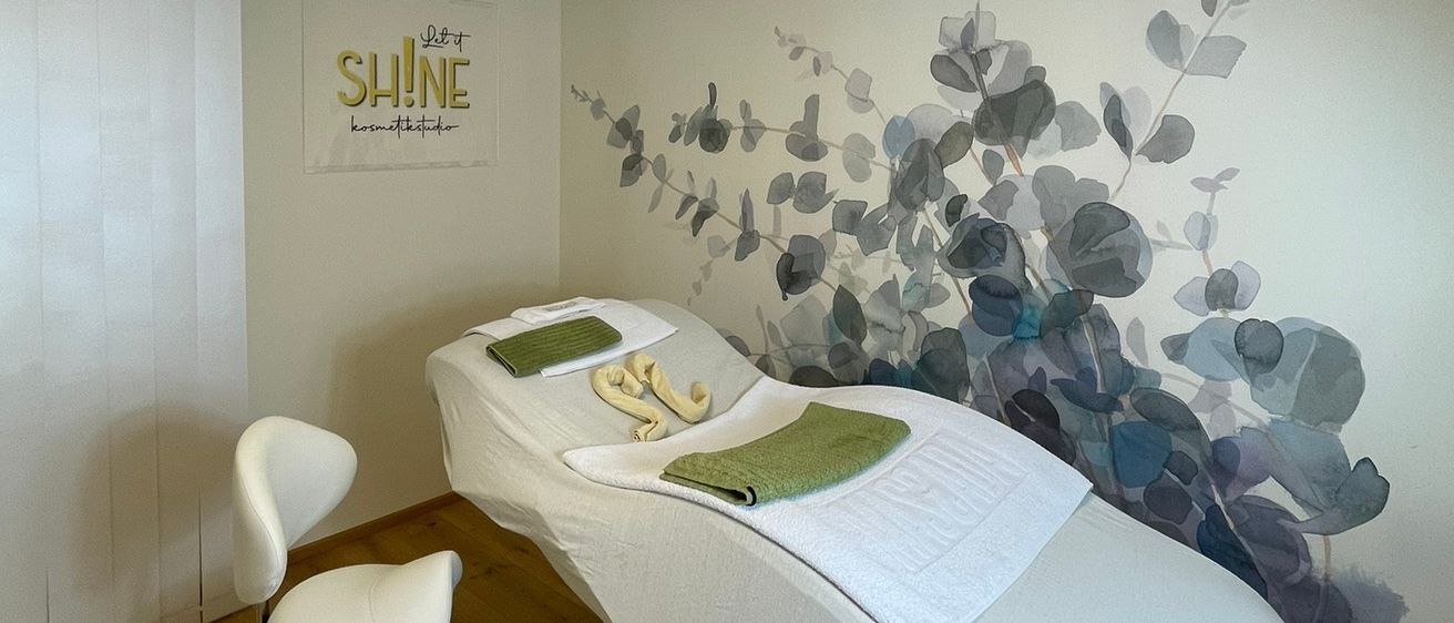 Bild enthält, Chair, Furniture, Bed, Spa, Clinic