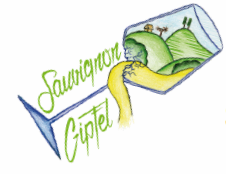 Illustration eines Weinglases, gefüllt mit gelber Flüssigkeit, beschriftet mit 'Sauvignon Blanc' und 'Gipfel'. Das Glas ist von einer Landschaft mit grünen Hügeln und Bäumen umgeben.
