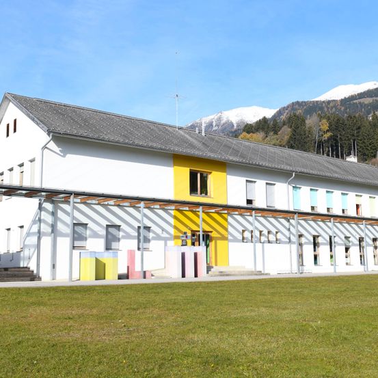 Bild enthält, Grass, Plant, Building, Outdoors, Shelter, Lawn, Nature, Countryside, Housing, Rural