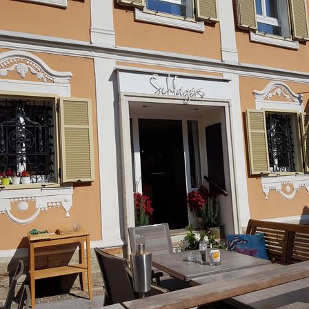 Bild enthält, Home Decor, Window, Indoors, Interior Design, Architecture, Building, Housing