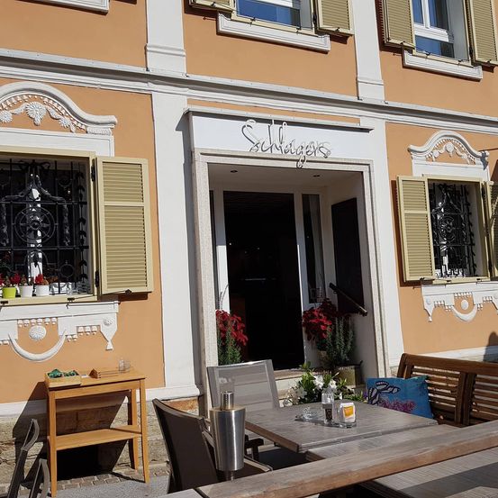 Bild enthält, Home Decor, Window, Indoors, Interior Design, Architecture, Building, Housing