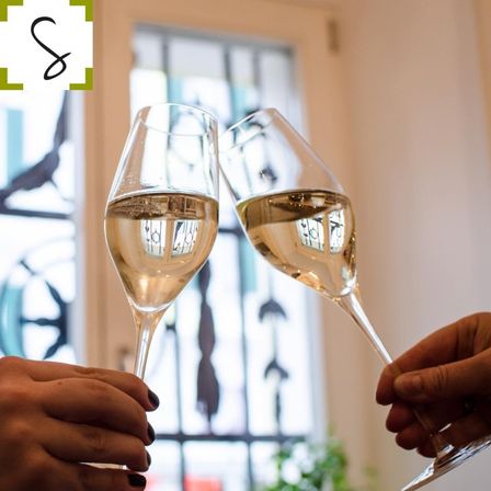 Bild enthält, Alcohol, Beverage, Glass, Liquor, Wine, Wine Glass