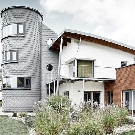 Bild enthält, Housing, House, Villa, Portico, City, Grass, Condo