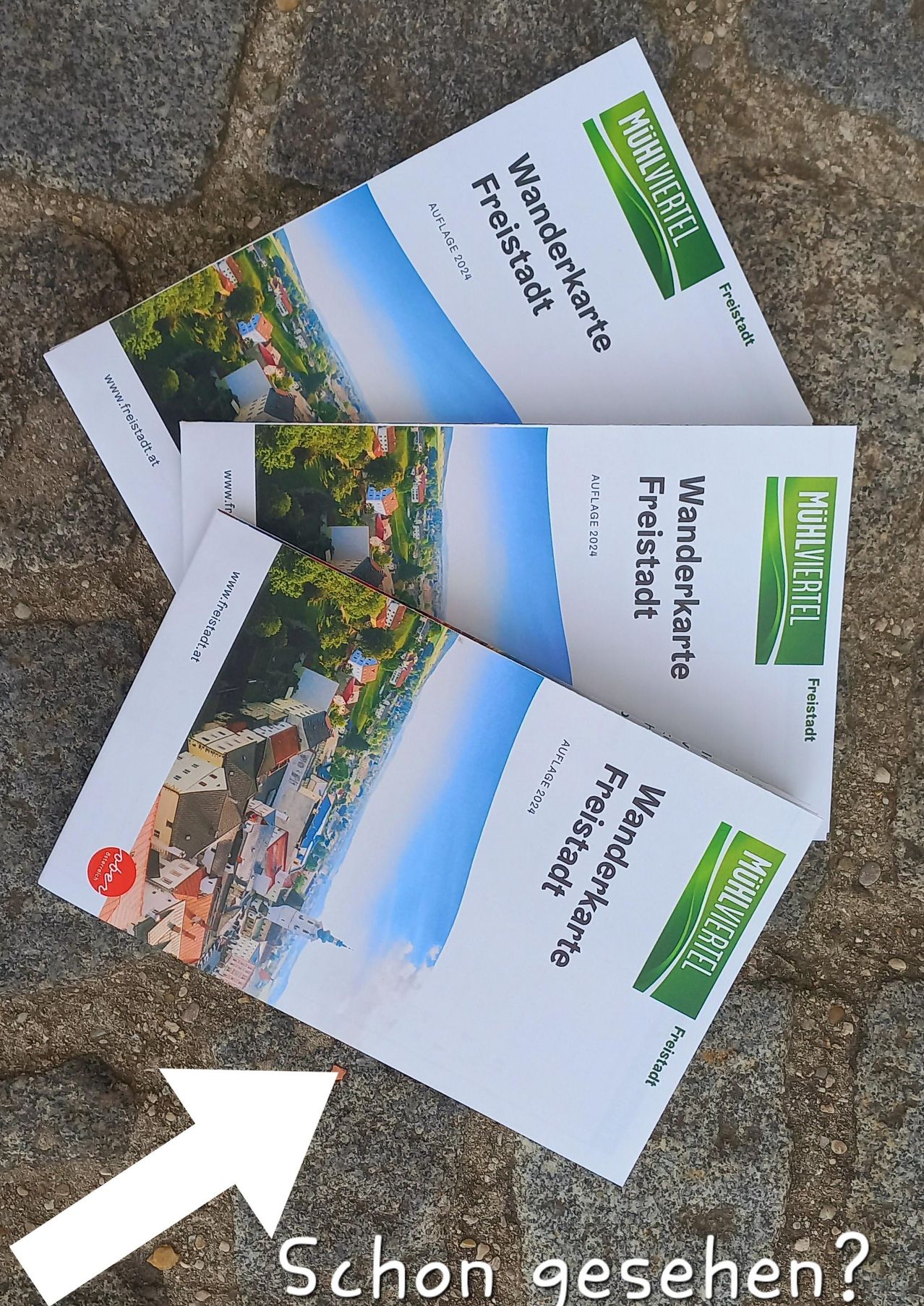 Bild enthält, Advertisement, Poster, Business Card, Paper, Text