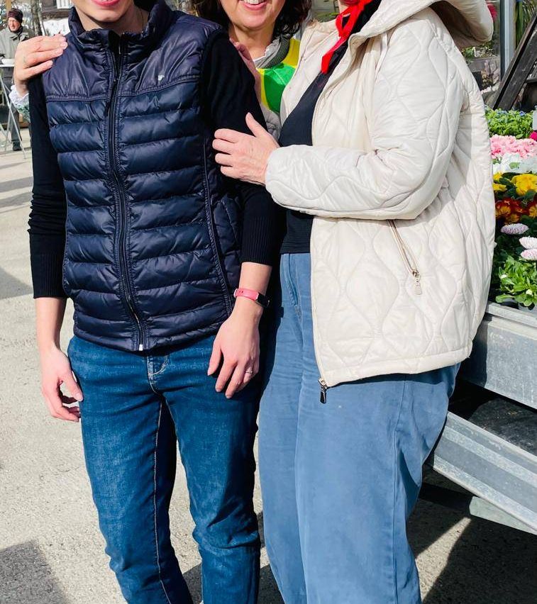 Bild enthält, Pants, Jeans, Jacket, Adult, Female, Person, Woman, Male, Man, Hat