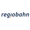 Das Bild zeigt das Logo von 'regiobahn', einer Transportmarke, mit dem Namen in fetten, blauen und Kleinbuchstaben auf weißem Hintergrund.