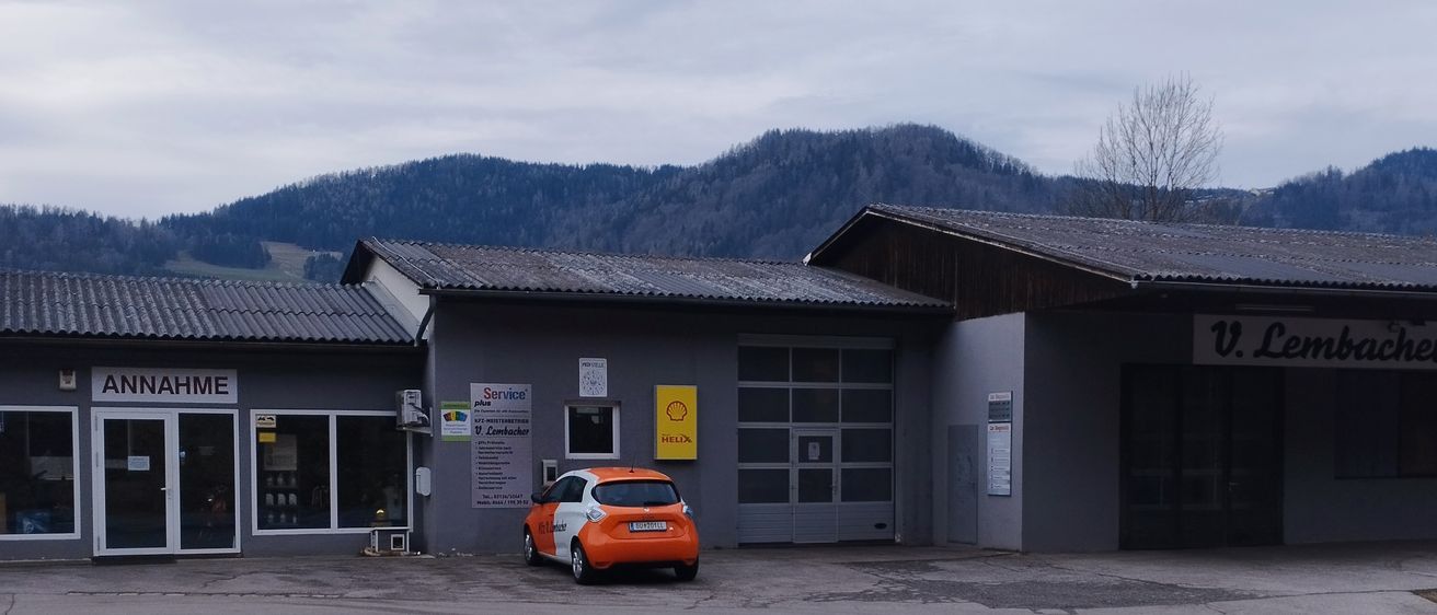 Bild enthält, Road, Tarmac, Car, Vehicle, Alloy Wheel, Wheel, Person, City, Street, Urban