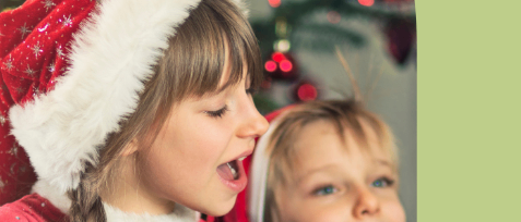 Plakat für ein Weihnachtssingen-Event bei Ellis, mit Kindern in festlichen Mützen, die gemeinsam singen. Veranstaltung am 12. Dezember 2025, von 15:00 bis 16:30 Uhr, in der Kreuzstraße 3, 6824 Schins. Kostenlos für Kinder mit Begleitperson. Anmeldung unter www.ellis-schils.at, Anmeldeschluss 8.12.2025.