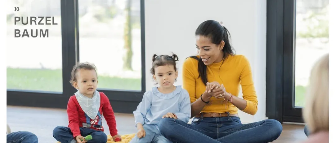 Plakat für eine Eltern-Kind-Gruppe in Walgau, mit spielenden Kindern und einem QR-Code für die Anmeldung. Beginnt am Mittwoch, 30. September 2026, und läuft wöchentlich bis zum 16. Dezember 2026.