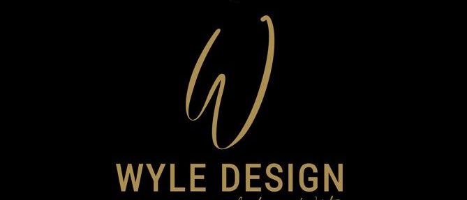 Das Logo für Wyle Design von Lorie Winter, mit einem stilisierten 'W' in Gold auf schwarzem Hintergrund.