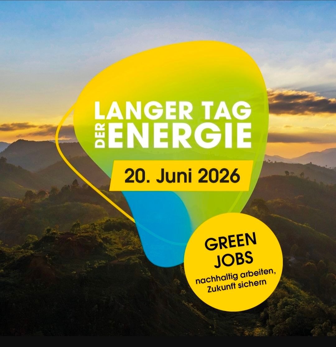 Green Jobs-Plakat mit Sonnenuntergangshintergrund. Es steht 'Länger Tag der Energie', 20. Juni 2026. Es betont nachhaltige Arbeit und die Sicherung der Zukunft.