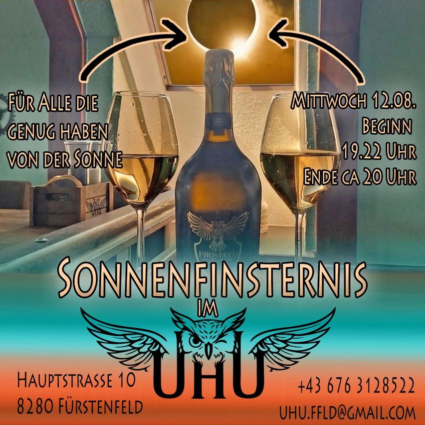 Eine Werbung für Sonnenfinsternis im UHU, die eine Flasche Wein und zwei Weingläser mit der Sonne im Hintergrund zeigt. Der Text lautet 'Für alle, die genug von der Sonne haben' und enthält Datum und Uhrzeit der Veranstaltung.
