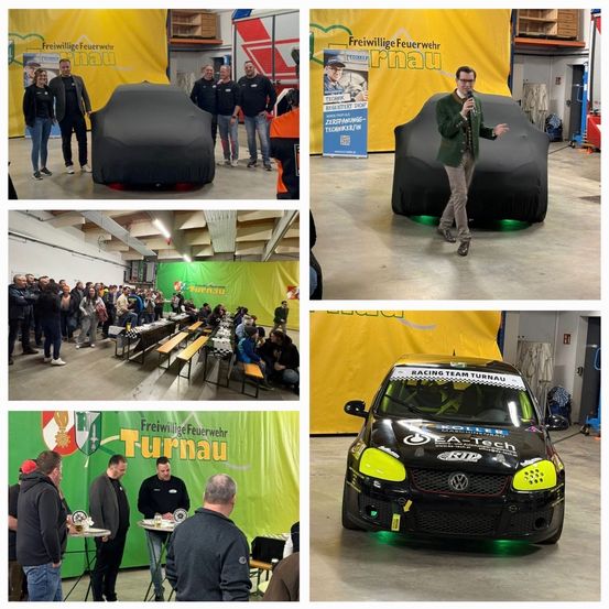 Eine Collage von Bildern mit Menschen um ein Auto, einem Mann, der in ein Mikrofon spricht, einer großen Versammlung und einem Volkswagen-Rennwagen.