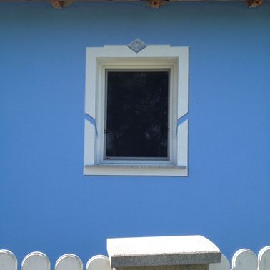 Bild enthält, Fence, Window, Housing, House, Roof