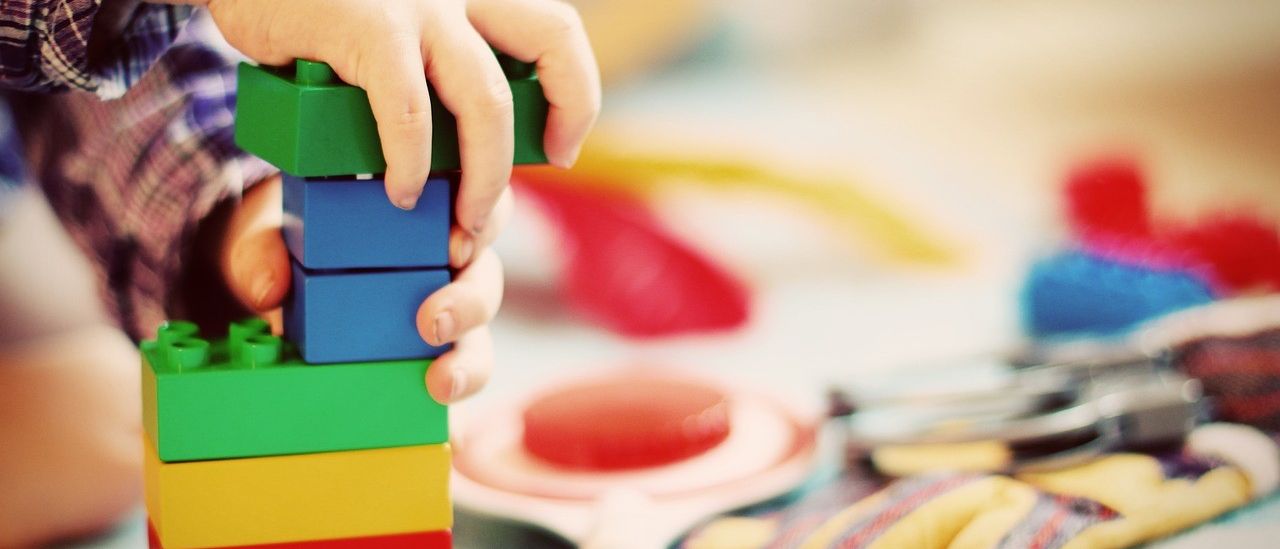 Bild enthält, Body Part, Finger, Hand, Person, Toy, Lego Set