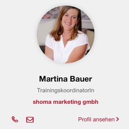 Martina Bauer, eine lächelnde Frau in einem weißen Hemd, ist die Trainingskoordinatorin für Shoma Marketing GmbH. Ihr Profil enthält ein Telefon- und E-Mail-Symbol sowie einen Link zum Anzeigen ihres Profils.