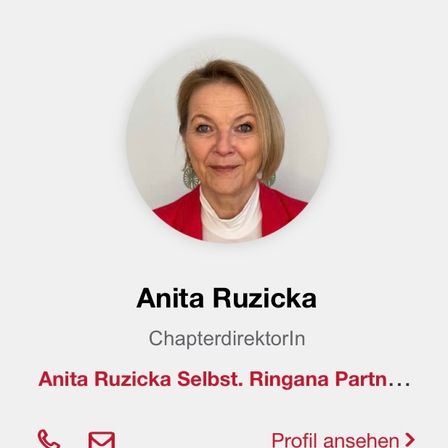 Anita Ružicka, eine blonde Frau mit lächelndem Gesicht, ist eine Kapiteldirektorin, die einen roten Mantel und ein weißes Innenhemd trägt, zusammen mit dem Text 'Anita Ružicka Self. Ringana Partn...' und Symbolen für Telefon und E-Mail.