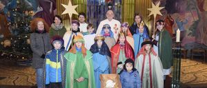 Bild enthält, Costume, Person, Adult, Female, Woman, Portrait, People, Shoe, Dress, Glove