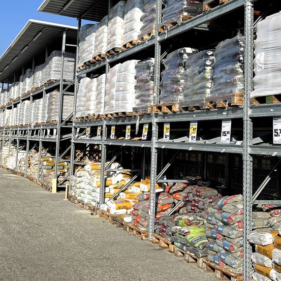 Bild enthält, Architecture, Building, Warehouse, Shelf