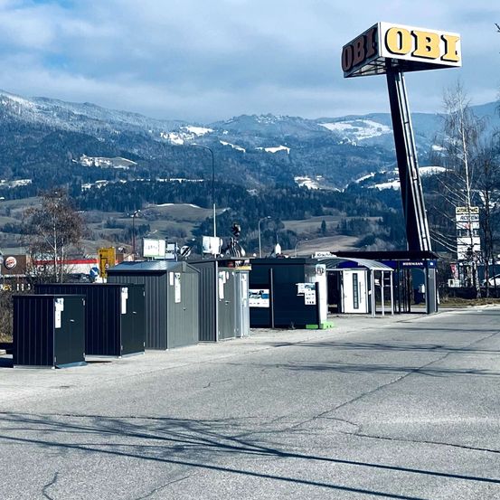 Bild enthält, City, Urban, Cityscape, Road, Street, Terminal, Gate, Outdoors, Car, Vehicle