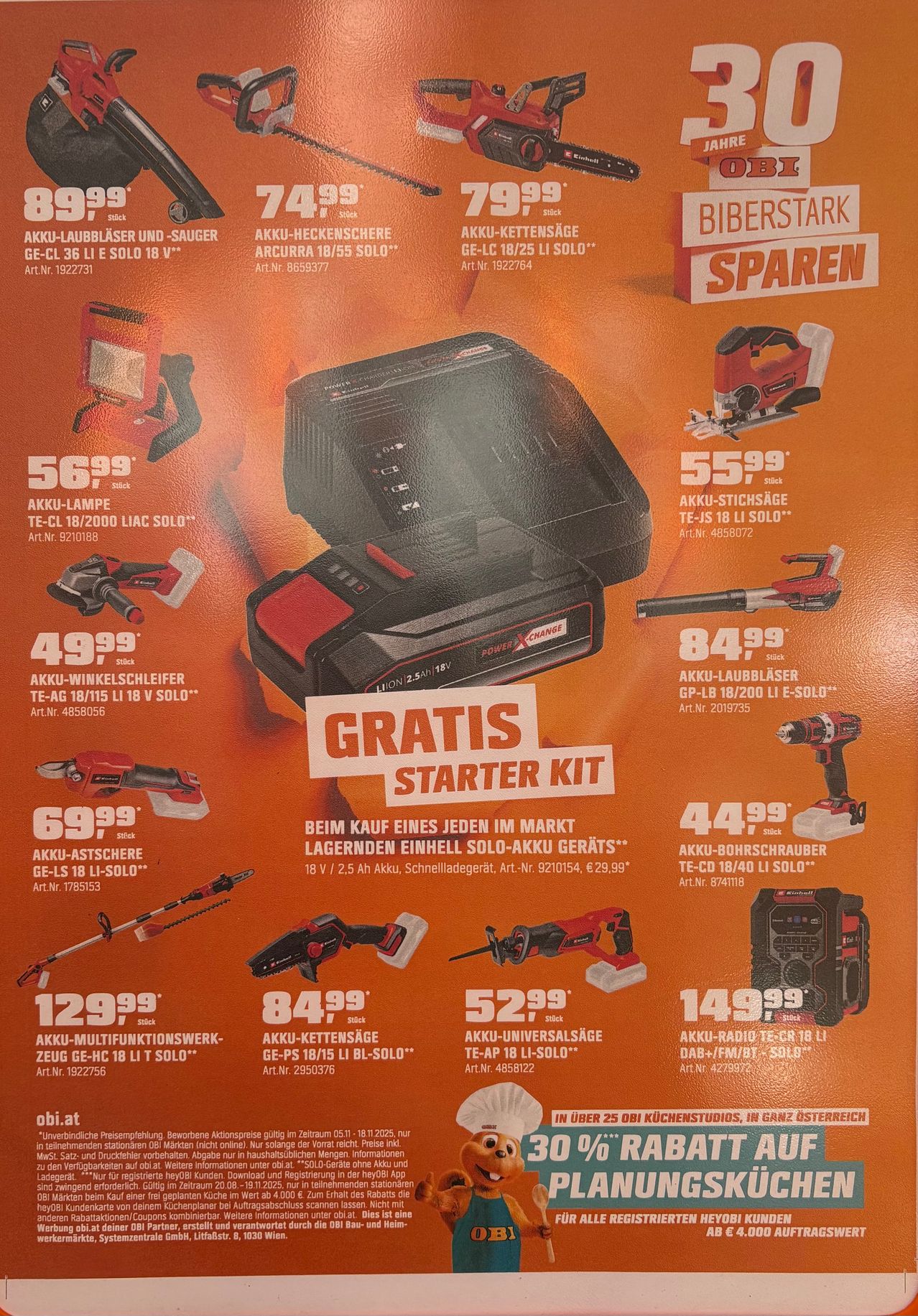 Plakat mit Werkzeugen und Preisen. Beinhaltet einen Akku-Bohrschrauber, Winkelschleifer, Heckenschere und mehr. Kostenloses Starter-Kit beim Kauf eines Werkzeugs. Preise in Euro.