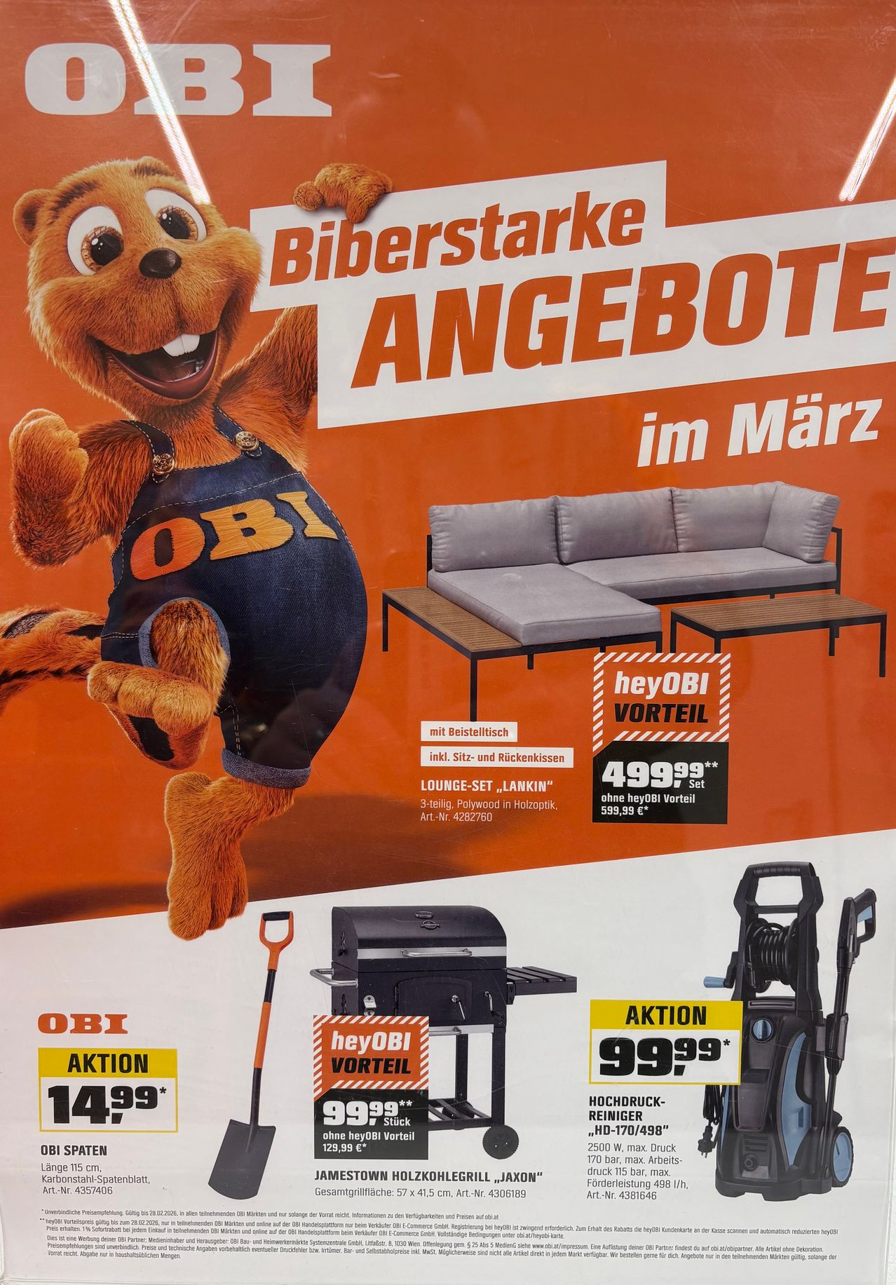 Eine Werbung zeigt einen Cartoon-Biber in Overalls, der ein Schild mit 'Biberstarke Angebote' hält. Der Biber springt in der Luft. Es wird ein Lounge-Set, ein Grill und eine Hochdruckwaschmaschine mit Rabatten gezeigt.