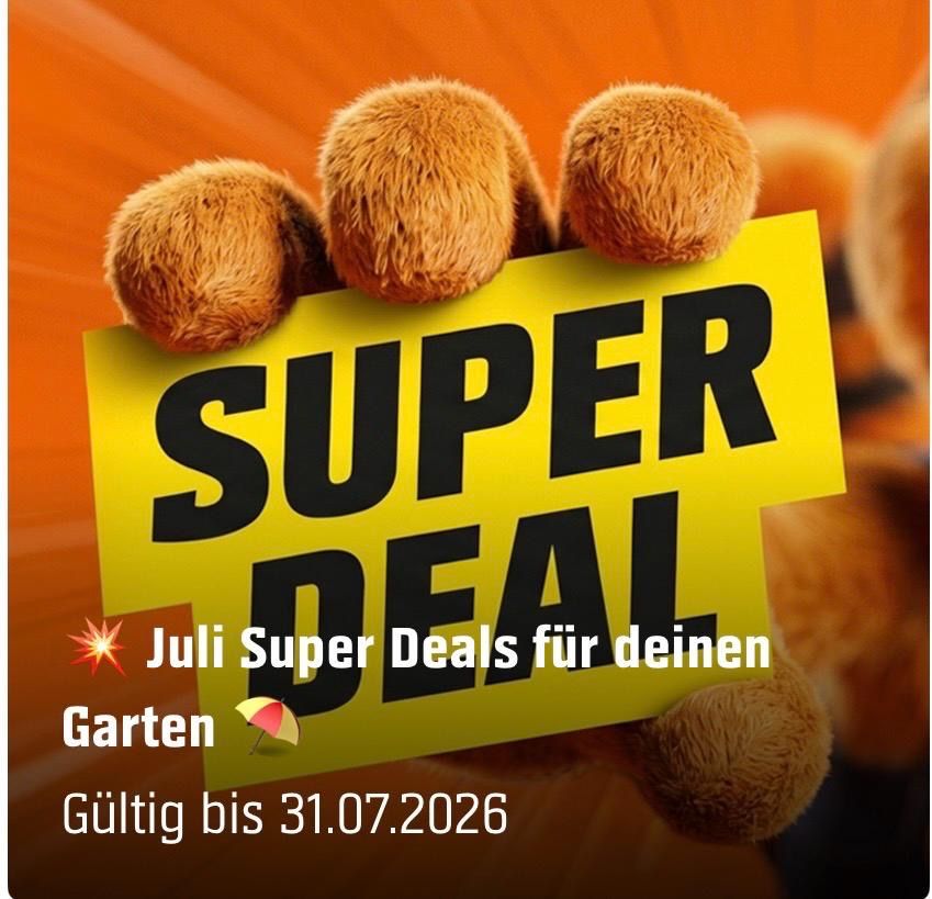 Ein Plüschtier hält ein gelbes Schild mit schwarzem Text, auf dem SUPER DEAL steht. Darunter steht Juli Super Deals für deinen Garten. Das Angebot ist gültig bis 31.07.2026.