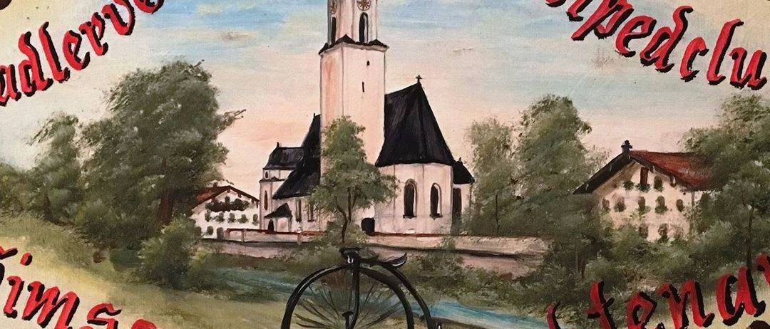 Ein Vintageschild mit einer Kirche und einem Fahrrad. Es steht 'Velocipede Club' und 'Saddle Verein'. Unten steht das Jahr '1894'.