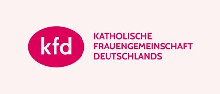 Das Logo der Katholischen Frauengemeinschaft Deutschlands zeigt einen rosa Kreis mit den Buchstaben 'kfd' in Weiß auf weißem Hintergrund. Der Text 'KATHOLISCHE FRAUENGEMEINSCHAFT DEUTSCHLANDS' ist in Rosa geschrieben.
