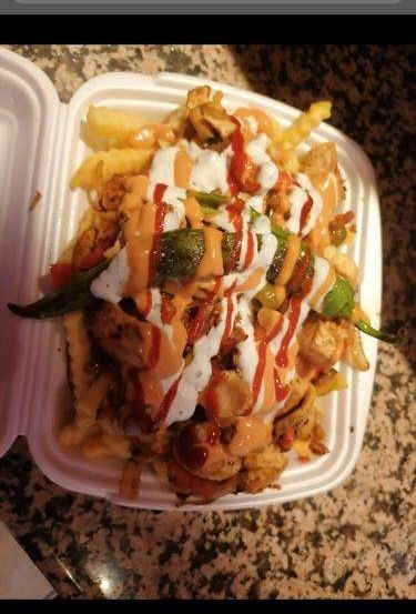 Bild enthält, Food, Snack, Lunch, Meal, Plate, Pizza