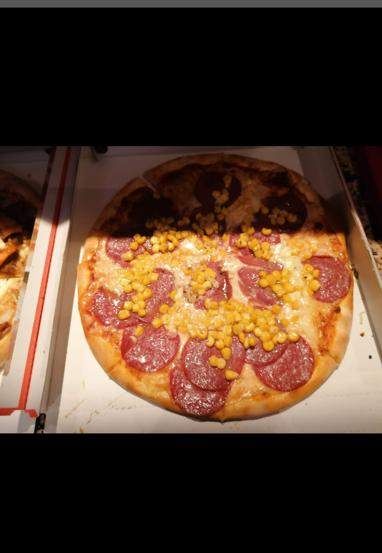 Bild enthält, Food, Pizza, Device, Electrical Device