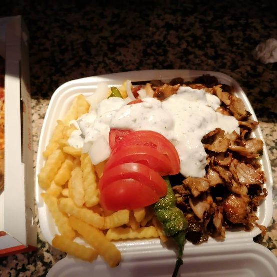 Bild enthält, Food, Food Presentation, Brunch, Meal, Lunch, Pizza, Dish, Plate