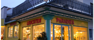 Bild enthält, Plant, Potted Plant, Architecture, Building, Indoors, Restaurant, Shop, Neighborhood, Lighting, Cafe