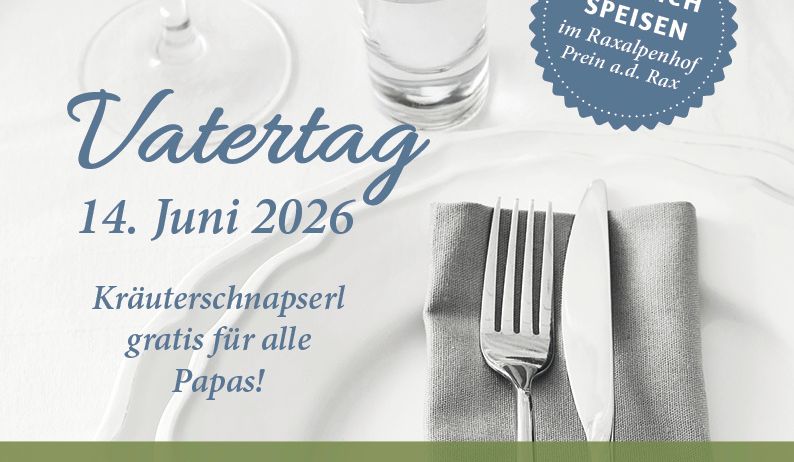 Werbeplakat für Vatertagsfeier am 14. Juni 2026 im Raxalpenhof. Gläser und Besteck auf einem Tisch, mit einem Glas Wasser und einem blauen Aufkleber 'Festlich Speisen'. Angebot eines kostenlosen Kräuterschnaps für Papas.