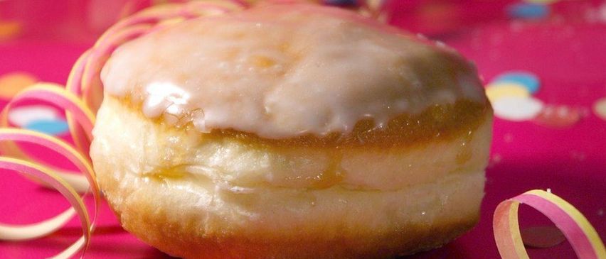 Bild enthält, Food, Sweets, Bread, Tape, Cream, Dessert, Icing, Donut