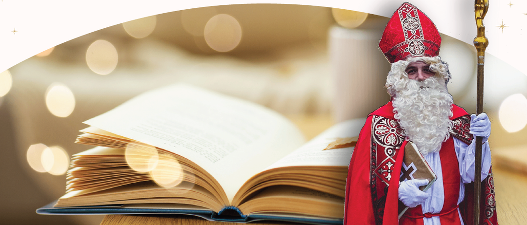 Werbeplakat für Nikolaus-Lesung mit Regina Adler. Empfohlen für Kinder im Alter von 4 bis 8 Jahren. Geöffnetes Buch, Nikolaus-Figur und Weihnachtsdekorationen. Datum: Samstag, 6. Dezember, Zeit: 15:00 Uhr.