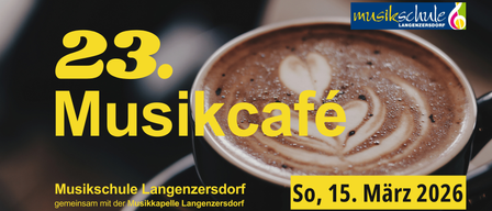 Eine Werbung für ein Musikcafe zeigt eine Kaffeetasse mit einem Herzdesign im Milchschaum. Der Text lautet 'So, 15. Musikkapelle Langenzersdorf.' Das Bild hat einen gelben Rand.