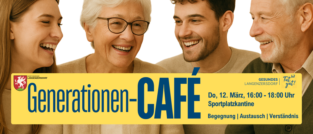 Eine ältere Frau und ein junger Mann lächeln und halten Kaffeetassen vor einem Banner, das 'Nationen-Cafe' besagt. Der Text auf dem Banner lautet 'Do, 12. Mai Sportplatz Begegnung I'.