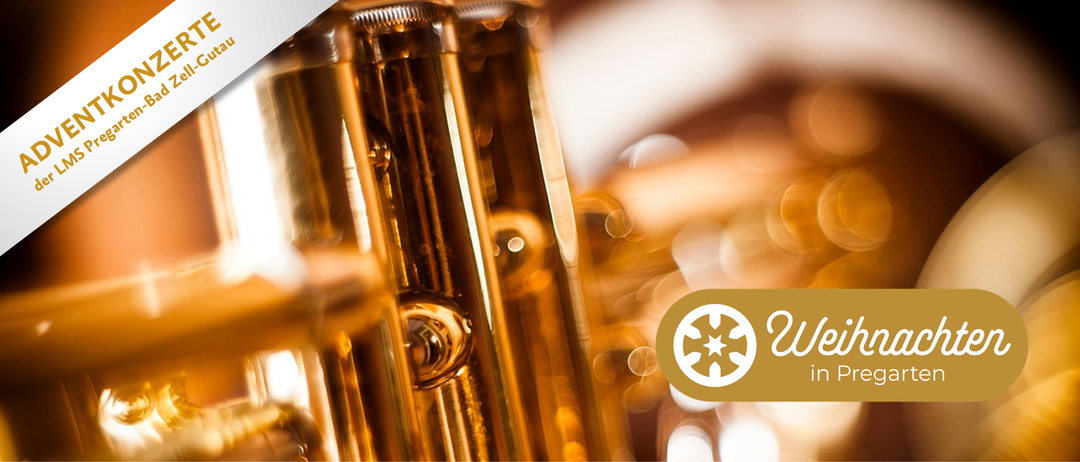 Eine Nahaufnahme einer goldenen Trompete mit glänzender Oberfläche und einem Sternenlogo an der Seite. Die Trompete besteht aus Messing.