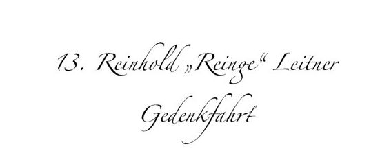 Das Bild zeigt Text, der '13. Reinhold, Reinge' Leitner Gedenkfahrt' lautet, in kursiver Schrift auf einem weißen Hintergrund geschrieben.